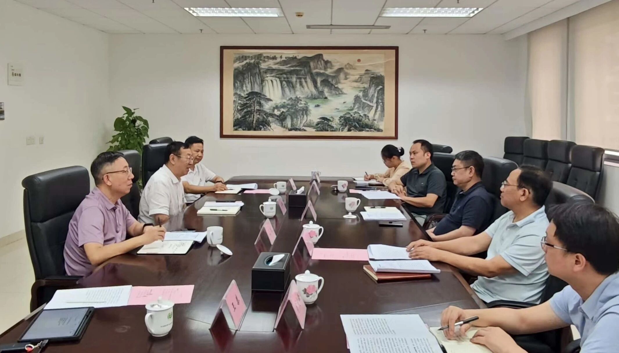 劉群帶隊(duì)赴華南督察局匯報(bào)交流督察整改工作